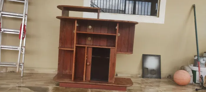 Rack de Madeira em Bom Estado - Estilo Clássico<br>Preço: R$ ___ (negociável)