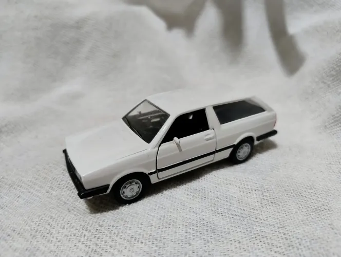 Miniatura Volkswagen Parati 1983 Branca a fric