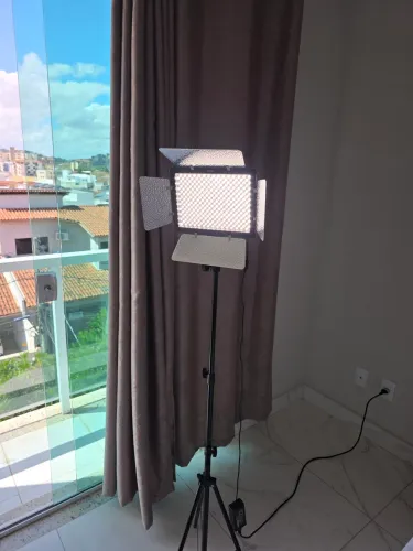 Painel de Luz Led Yongnuo 600L com Softbox e Tripé 