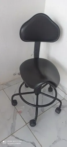 Maca de estética e cadeira sela