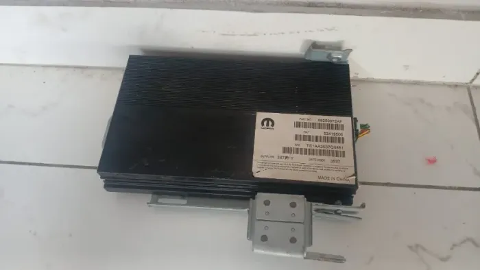 Modulo amplificador Som Jeep Compass (301)