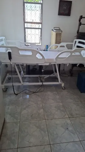 Cama hospitalar elétrica articulada 