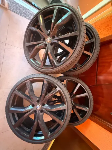 Rodas Aro 22 Delinte DS8 + Pneus 245/30 - furacão das rodas 5x120 
