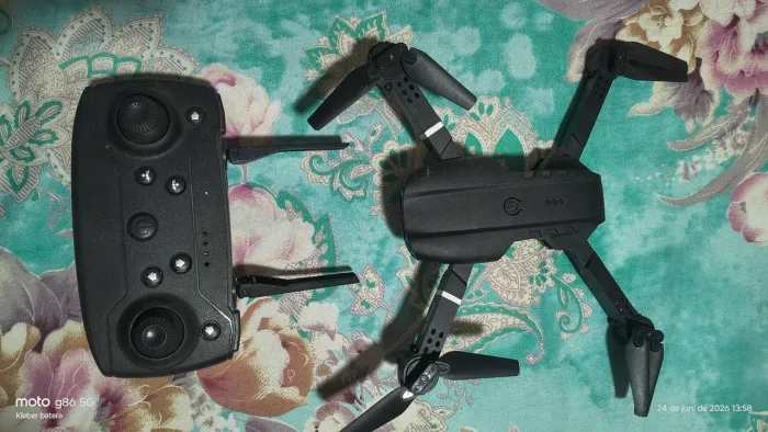 Vendo drone e capacete 
