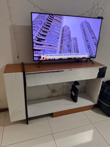 Rack com espelho, porta e gaveta para sala 