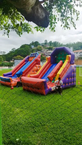 2 tobogã inflável