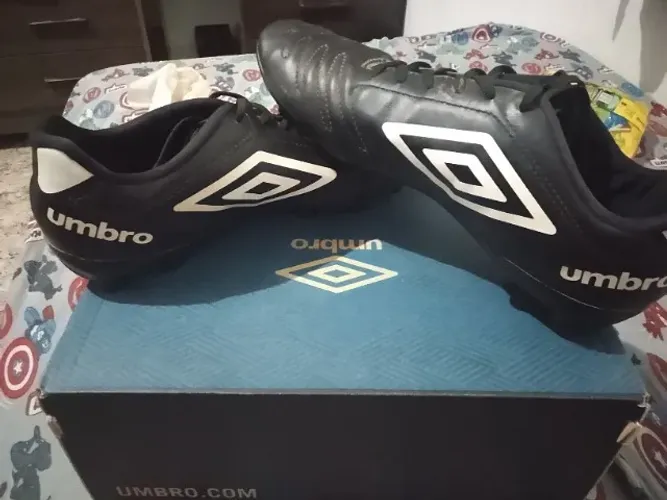 chuteira de trava umbro original