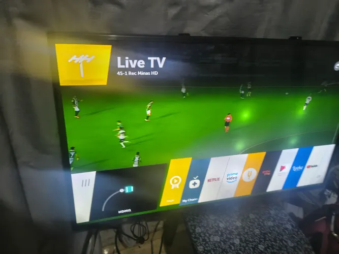 TV LG Ismart 43 com LED solto más não atrapalha nada