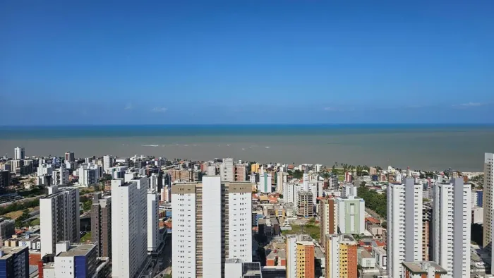 Apartamento em Condomínio Club com varanda/sacada gourmet e vista definitiva para o mar da