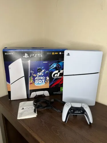 PlayStation 5 Slim mídia digital 825 GB (6 meses de uso)