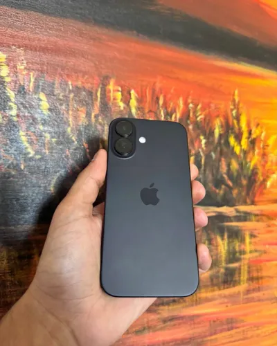iPhone 16