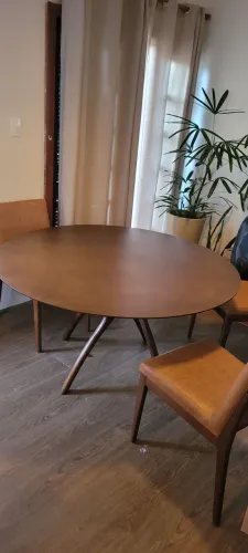 Mesa de madeira Maciça moderna e elegante