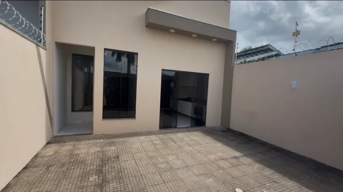 Ótima localização. Casa com 3 suítes .