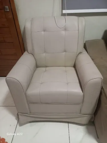 Vendo Poltrona Bege Para Sala / Escritório