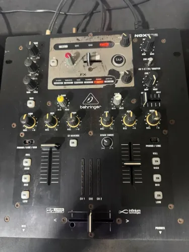 Mixer Behringer NOX 202