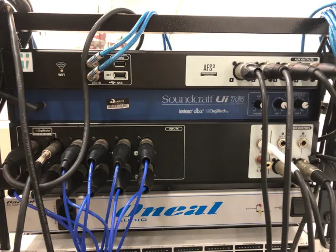 Mesa de som digital Soundcraft ui 16