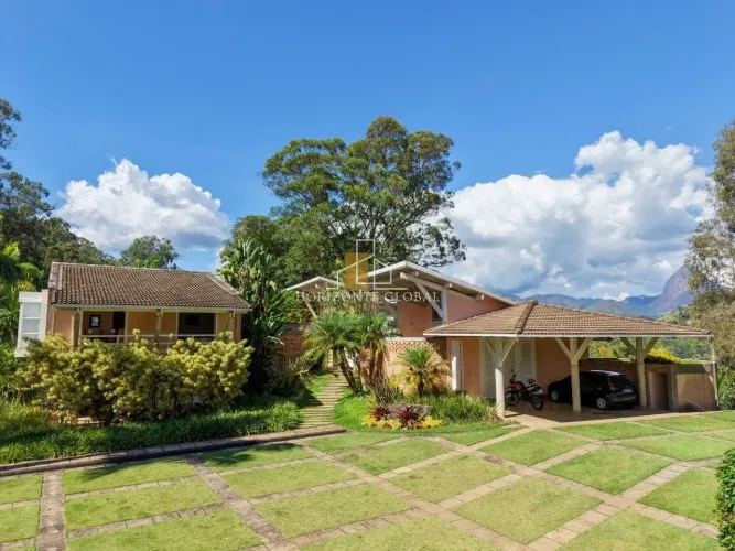 Residência Contemporânea de Alto Padrão com 5 suítes, um lindo gramado e Vista Deslumbrant