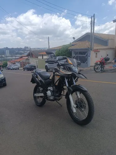 Xre adventure IPVA pago licenciamento pago toda revisada pneus novos tá zera .