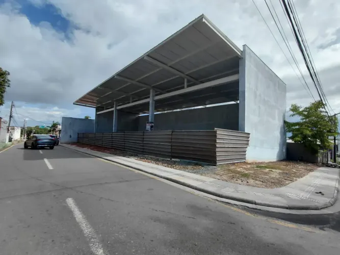 GALPÃO 200M² ESTRUTURA METÁLICA
