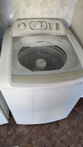 Máquina de lavar funcionando 12kg