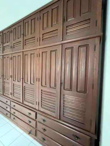 Vendo guarda roupa de madeira
