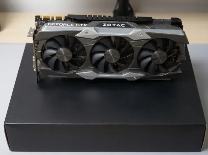 Placa de Vídeo Zotac GTX 1080 Ti AMP Extreme 11GB