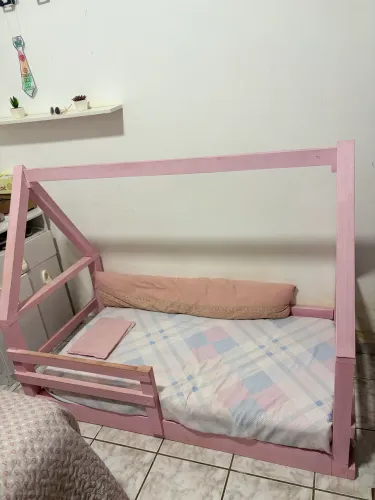 cama montessoriana tipo casinha 