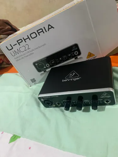 Behringer umc 22