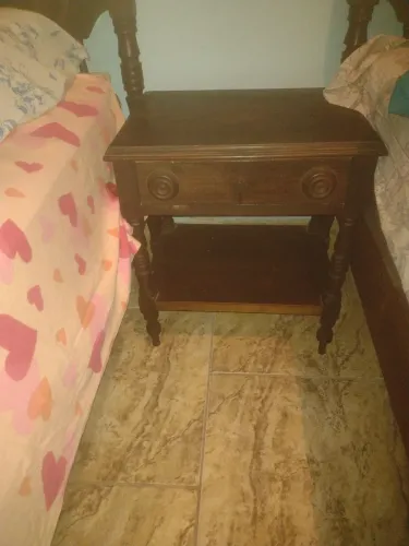 Criado mudo de uma Gaveta.