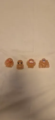 Bonecos Elo Monster brilha no escuro. R$ 50,00 cada