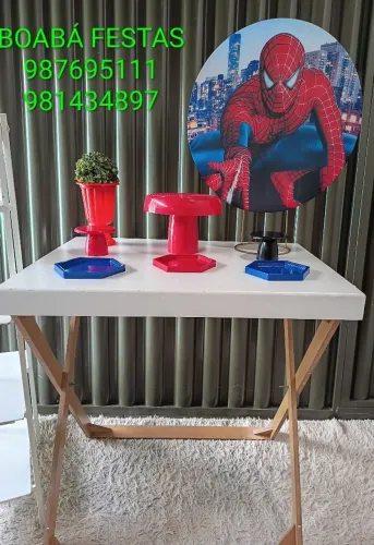 Pegue e monte kit na mesa