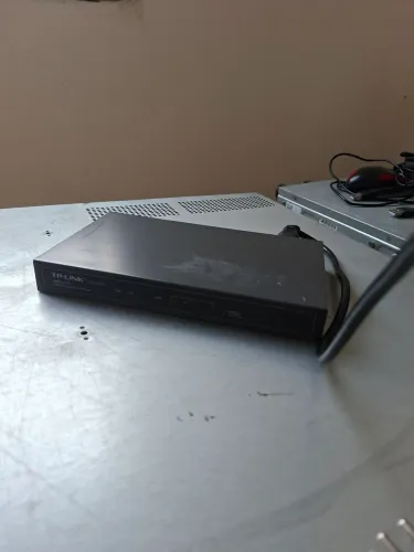 Roteador TP-LINK TL-R600VPN SafeStream Gigabit Broadband VPN Router