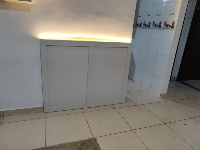 Vendo painel de tev com luzes de Led mais nicho