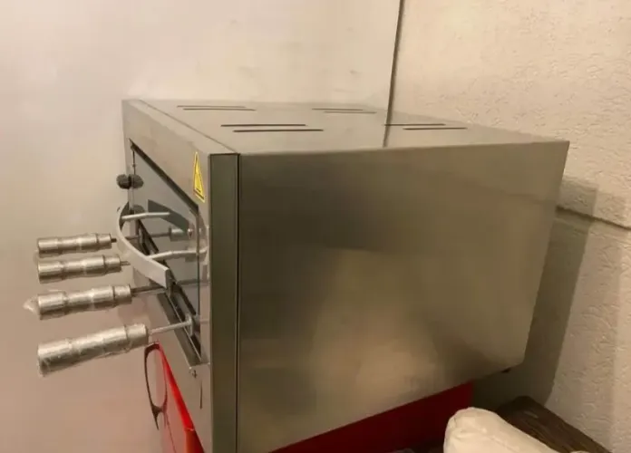 Churrasqueira A Gás Rotativa De Bancada 4 Espetos Titan