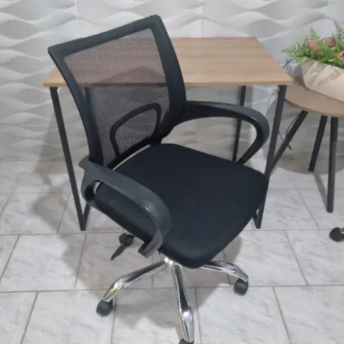 Cadeira de escritório com mesa