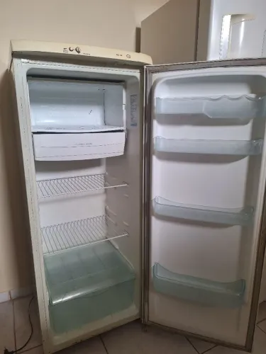 vende-se geladeira