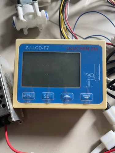 Automatizador /controlador / dosador filtro RO/DI Modelo : ZJ-LCD-F7 Bomba: TYP 2600