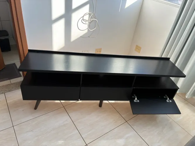 Rack Retrô Preto 3 Gavetas e Nichos para TV