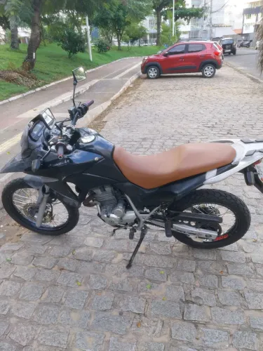XRE 2010 MOTO PRECISANDO DE UM DONO.