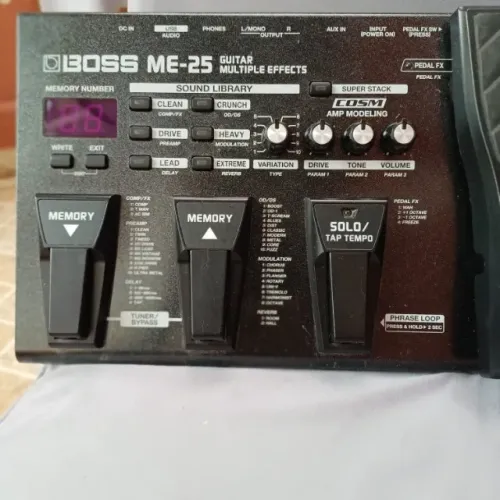 Pedaleira Boss ME 25 usada