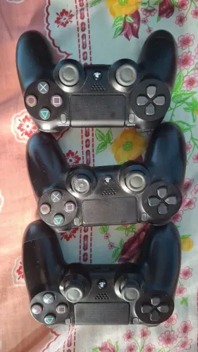 Ps4 pro com ssd de 1tb e 3 controles