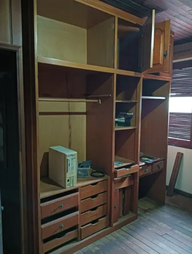 Guarda Roupa em madeira de lei