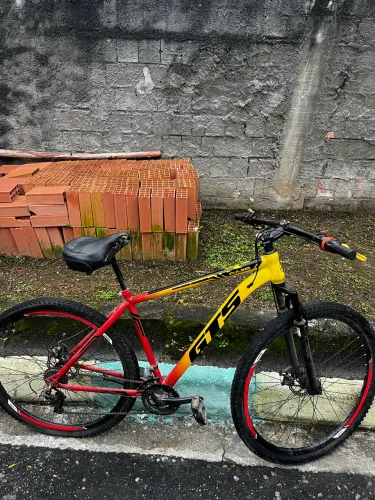 Bike gTi e freio Absolut, Aro da frente torto, câmara de ar de trás furado