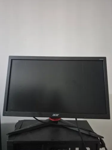 Monitor acer 19 polegadas ,2 riscos na tela funcionando perfeitamente 
