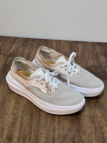 Vans modelo vendido no exterior
