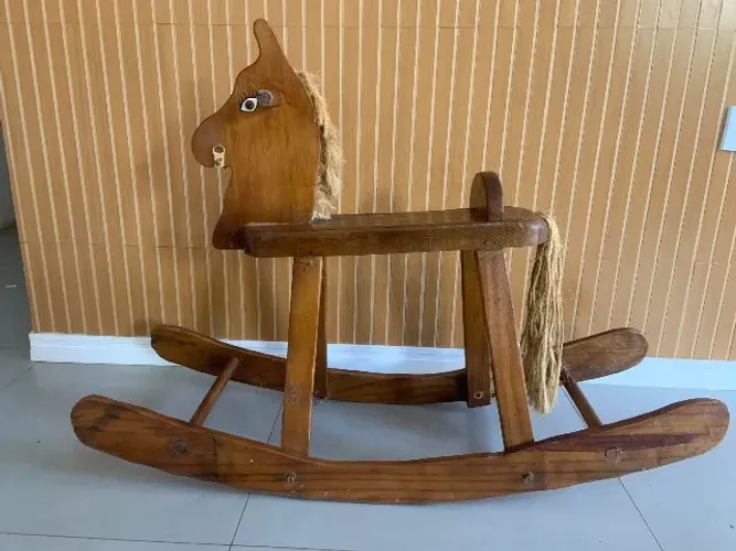 Cavalinho de madeira Maciça
