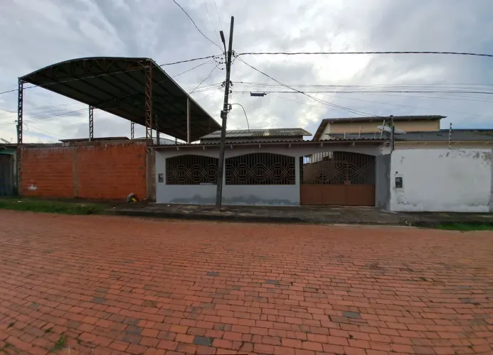 ALUGA-SE OU VENDE-SE CASA LOTEAMENTO FARHAT 