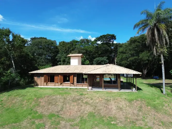 Oportunidade em Santa Luzia: Sítio Completo com piscina, Spa Aquecido, linda vista e perti