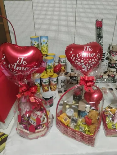 CESTAS PERSONALIZADAS DE DIA DOS NAMORADOS - FAÇA SEU AMOR SORRIR!