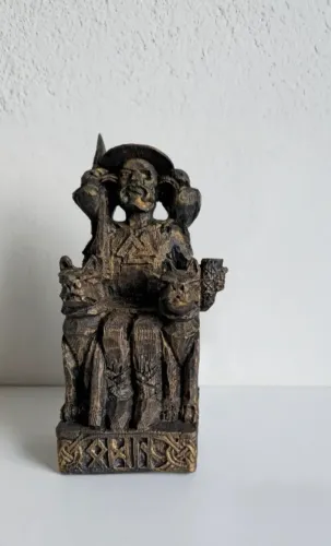Estátua decorativa Deus Odin em Resina